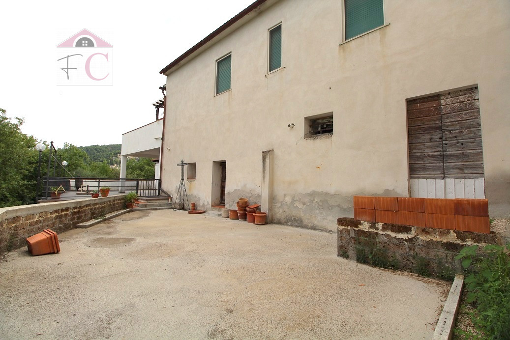 prima campagna-appartamento con taverna-giardino-vista panoramica  18.png